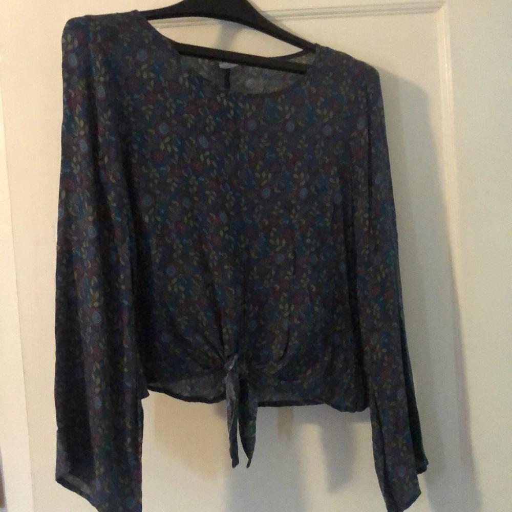 Natural life pattern flare sleeve tie up shirt